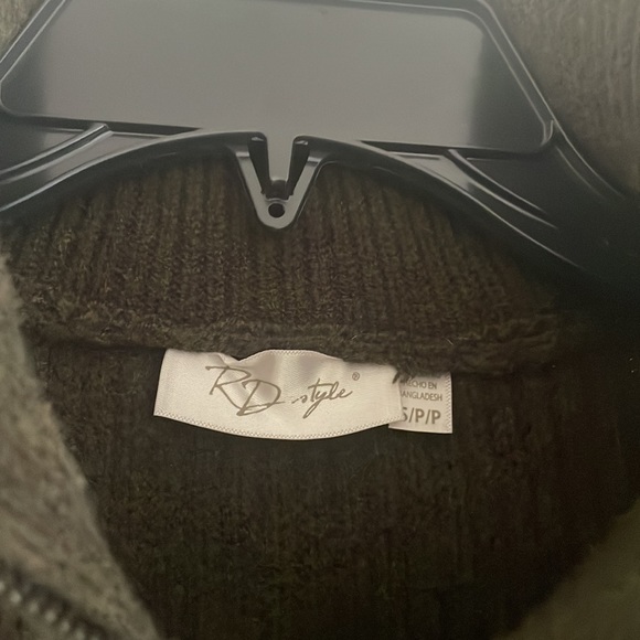 Army green sweater vest - Picture 2 of 4